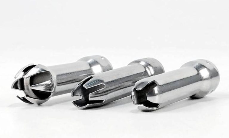 Which Is Better? The Cream Dispenser vs. the Spray Cream