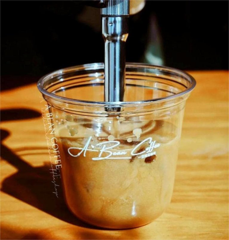 How to Make a Cloudy Americano with a Nitro Charger?