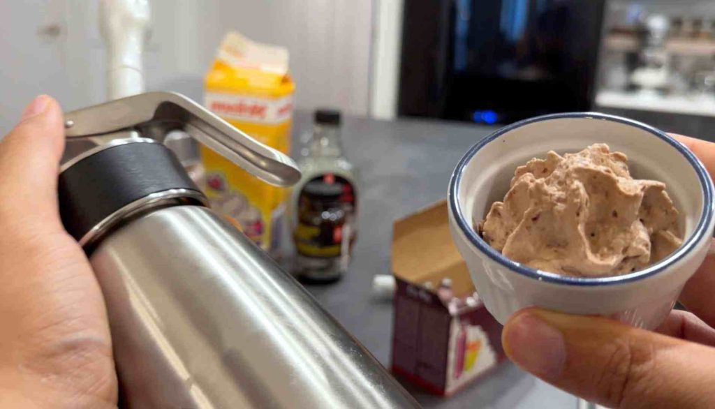 use a whipped cream dispenser to make cake