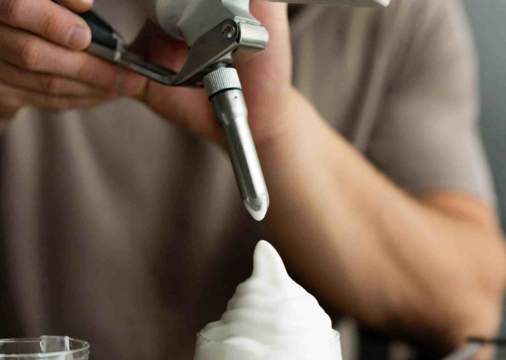 use cream dispenser to make cream foam