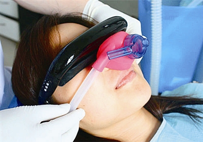 Tooth extraction under nitrous oxide anesthesia
